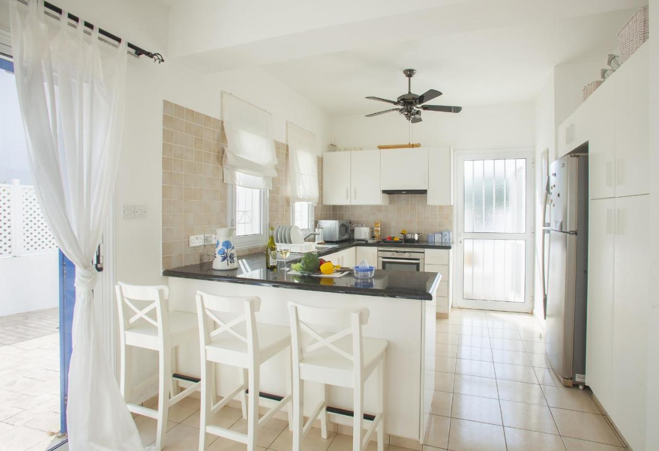 Mimoza Seafront Villa Protaras Exteriör bild